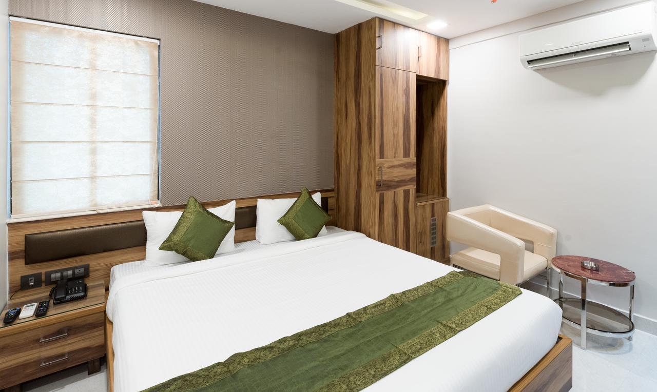 Treebo Trend Glorious Rim Rocks Palace Calcutta Exteriör bild